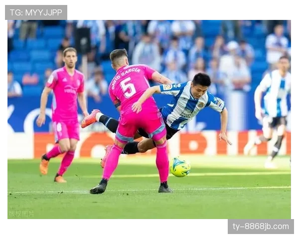 中圈开球规则拆解：什么时候必须停球，犯规如何判罚？