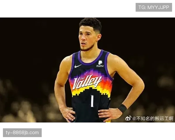 德文·布克突破拉开进攻空间提升队内关键时刻得分效率