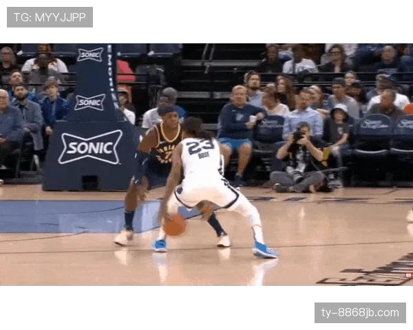 罗斯无球跑动增多，改变进攻节奏主导关键回合